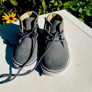 Janie and Jack Boys Dress Sneakers! Size 8!